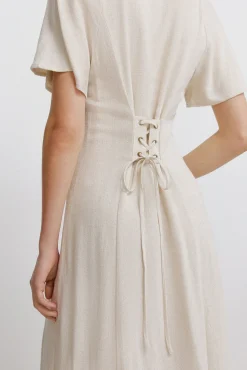 Vestido midi em linho cruzado nas costas