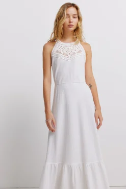 Vestido midi gola halter em crochet
