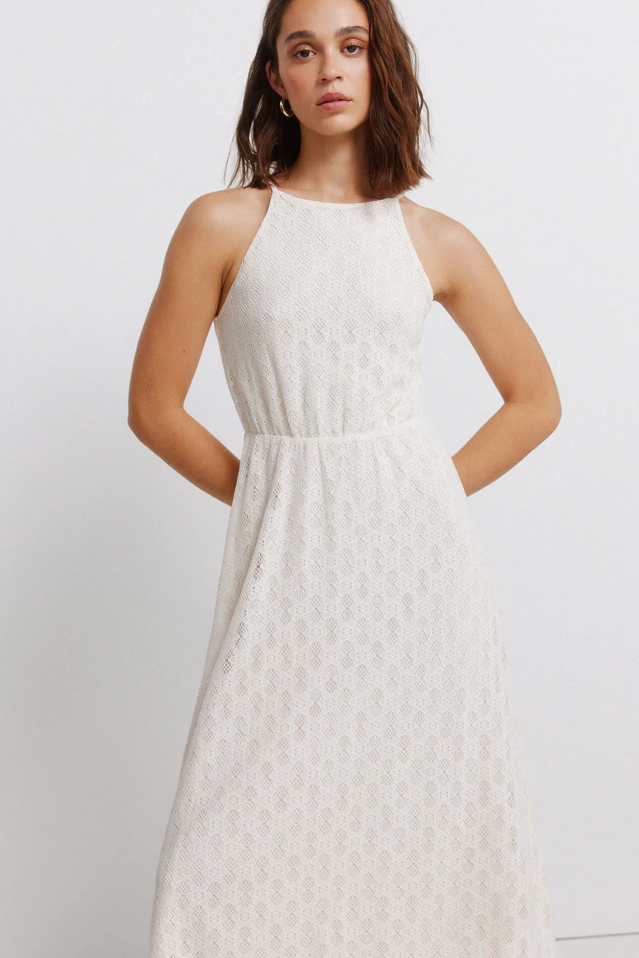 Vestido midi halter bordado